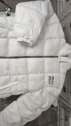 Біла куртка Міу