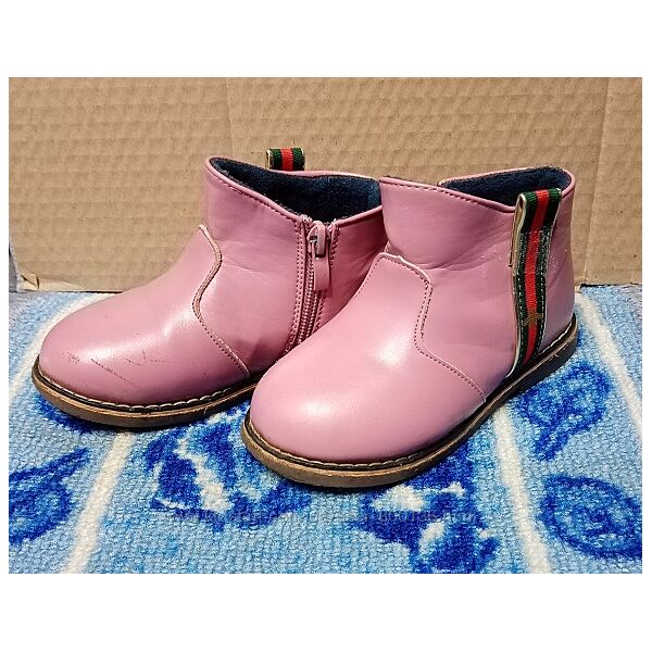 Демісезонні чобітки для дівчинки. р.26. 15 см.