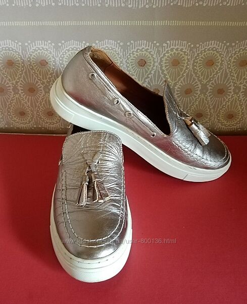 Туфлі - сліпони. шкіряні.