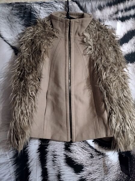 Стильне шерстяне пальто ZARA с рукавами лами 