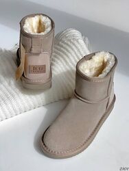 Уггі It Is з лаковой пяткою. Світлий бєж