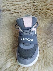 Кроссовки 38 Geox с подсветкой