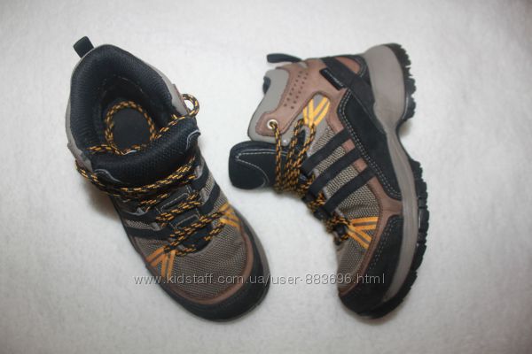 Термо ботинки фирмы Adidas 29 размер по стельке 18, 5 см.