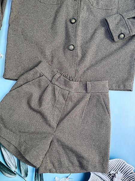 Шикарний теплий костюм з шортами для дівчинки 152 р