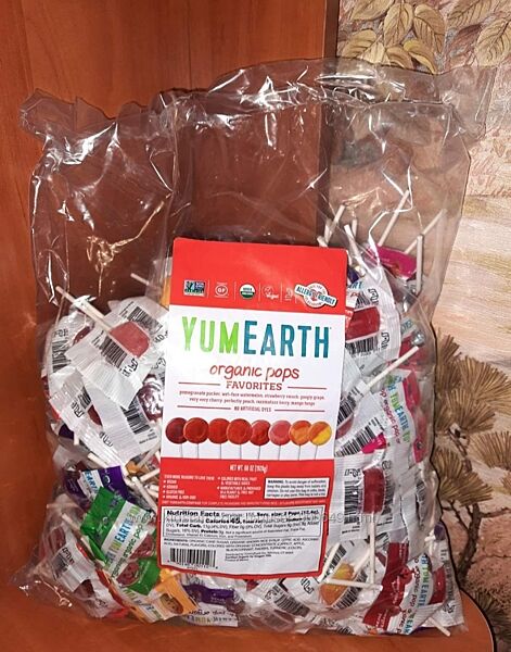 Органічні льодяники YumEarth Organic Pops від Iherb