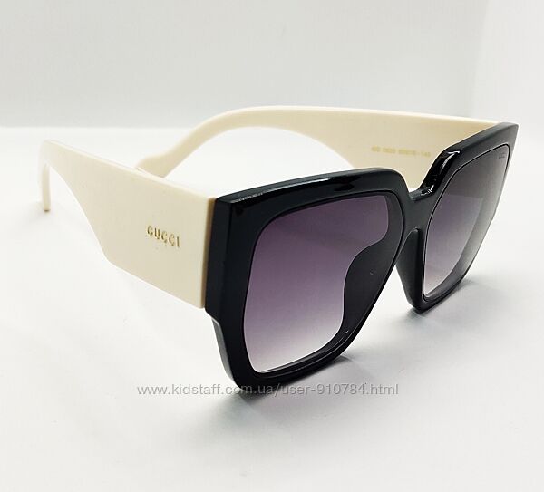 Сонцезахисні чорні окуляри жіночі із широкою дужкою молочного кольору