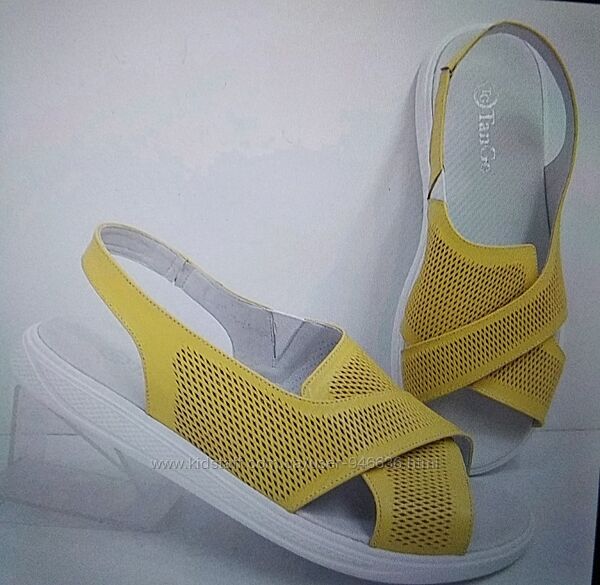 Жіночі шкіряні босоніжки великого розміру