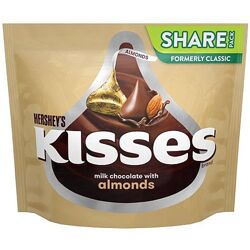 Конфеты Hershey&acutes Kisses with Almonds с миндалем