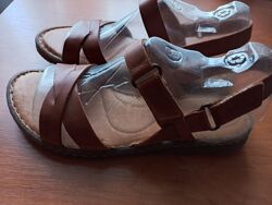 #2: Сандалі Born