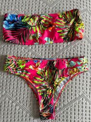 Яскравий купальник