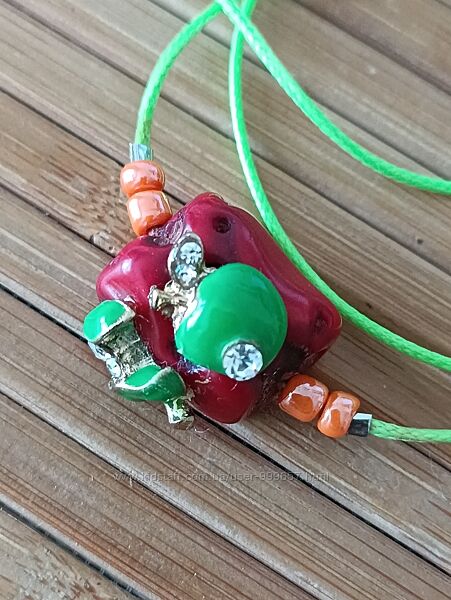 Колье -чокер корал и яблочки