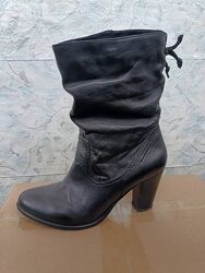 Напівчобітки жіночі весняні, чорні, шкірзамінник, 39 розмір