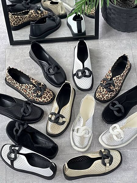 Легенькі туфлі з ланцюжком. Натуральна шкіра з перфорацією