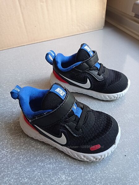 Кросівки Nike Revolution 5 