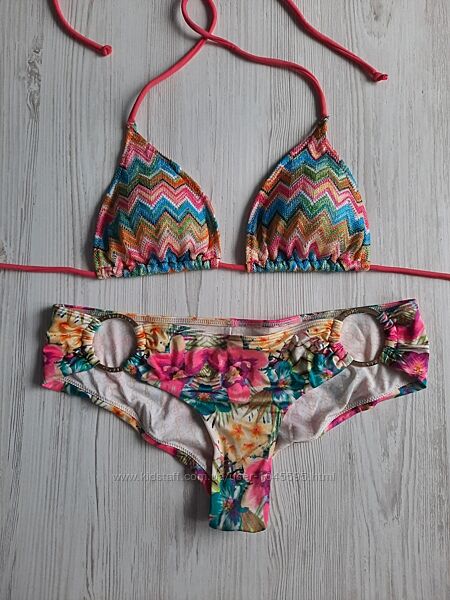 Яркий купальник треугольники шторки плавки с кольцами Victorias secret S