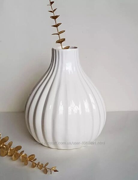 Біла керамічна декоративна ваза Інжир, подарунок жінці 