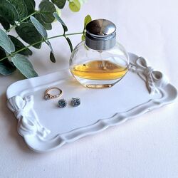 Піднос для прикрас, косметики та різних дрібниць. 