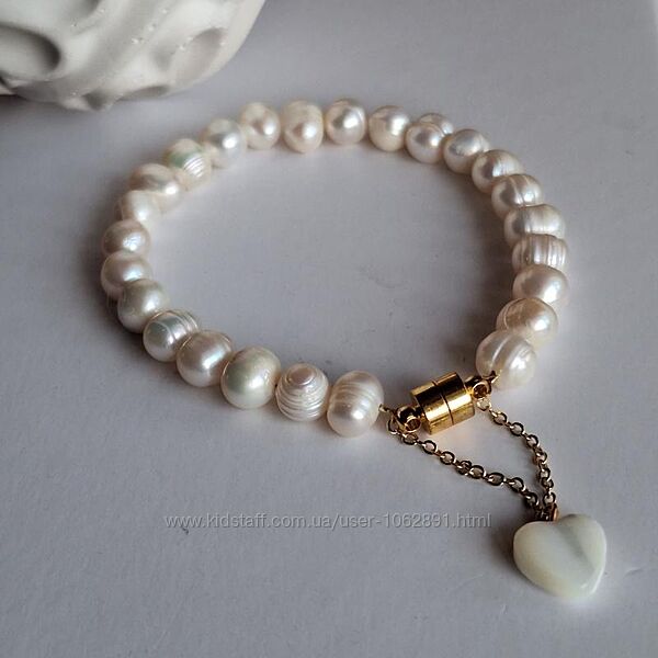 Браслет з річкових перлів, з підвіскою серце
