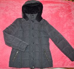 Новая зимняя женская куртка с капюшоном размер 40