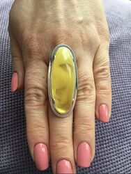 Серебряное кольцо с янтарем