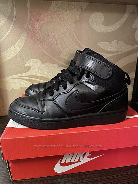 Кроссовки Nike р.36,5
