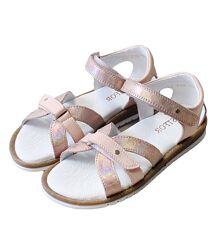 Босоніжки ніжного кольору для дівчинки Bistfor 