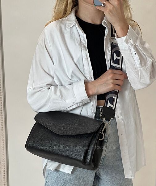 Жіноча чорна шкіряна сумка кроссбоді з широким ремнем, Італія