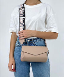 Пудрова тепло бежевая жіноча шкіряна сумка з широким ремнем, Італія