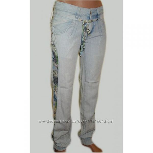 Голубые джинсовые брюки с цветными всавками по бокам лето