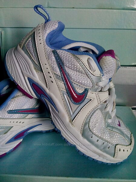 Фірмен. Nike - оригінал кросівки в- во індонезія роз.29,5 см. ідеал. стан