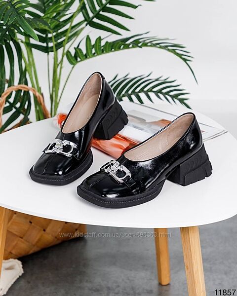 Трендові туфлі з фурнітурою Натуральна глянцева шкіра