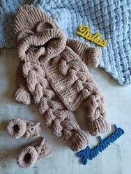 Плюшевий комбінезон і пінетки 0-3 міс, на виписку.