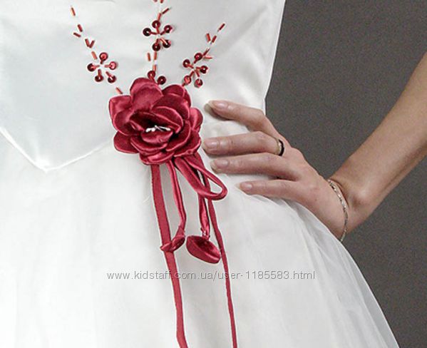 Платье  свадебное -  Новое -  в наличии