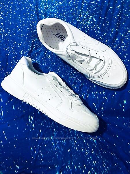 Кроссовки белые