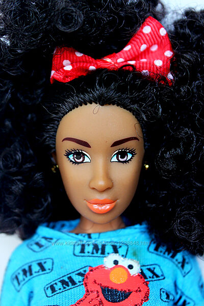 Шарнирная кукла Барби Миа Fresh Dolls