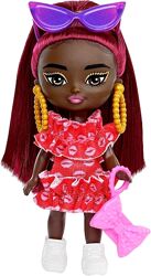 Лялька Barbie Extra Mini Minis з бордовим волоссям, червоною сукнею з рюшам