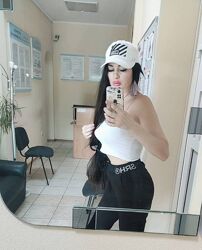 черные спортивные брюки