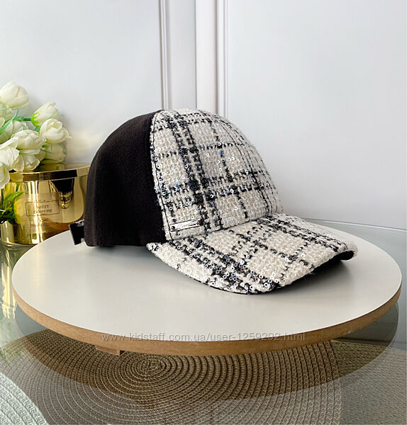 Бейсболка в клетку полушерсть