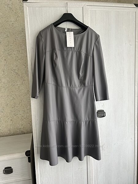 Сукня з екошкіри у 44 розмірі сірого кольору