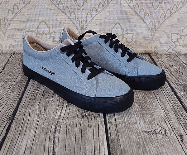 Кроссівки жіночі