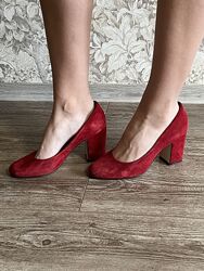 Замшеві червоні туфлі
