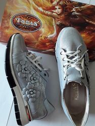 Красивые, эффектные, гламурные, удобные, натуральные кожаные кроссовки 