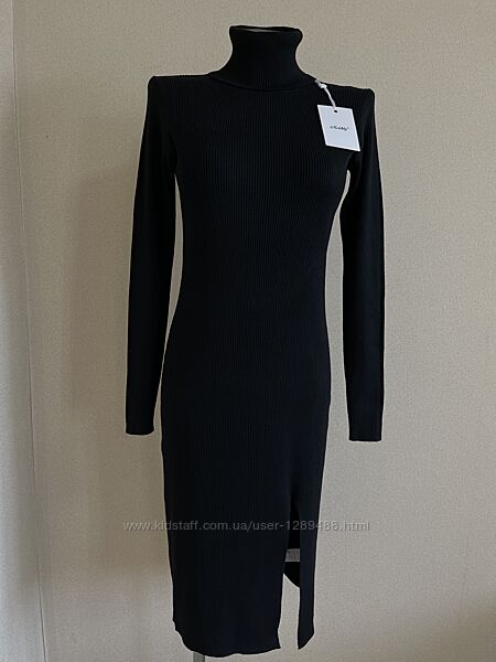 Стильное, деловое, обаятельное, базовое женственное платье-гольф в рубчик