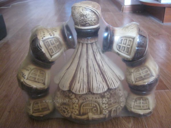 Винный набор глиняный, украшен лепкой, кувшин и 6 чарок 