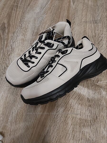 Zara кросівки 