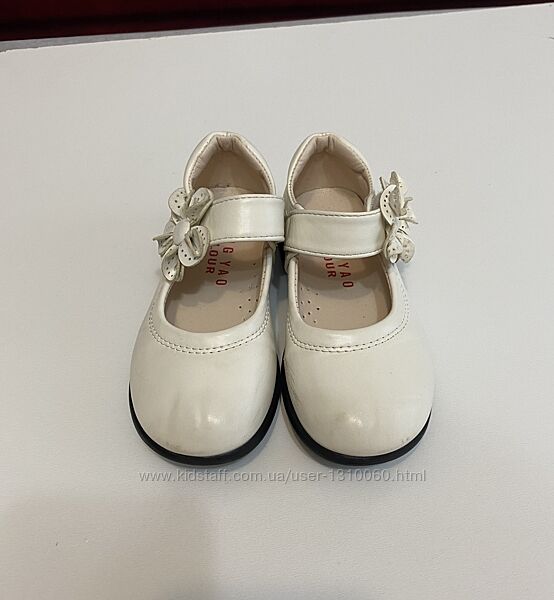 Святкові нарядні білі молочні туфлі для дівчинки
