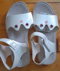 Симпатичные босоножки, стелька 22 см. ,34