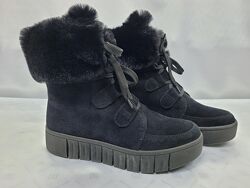 РаспродажаКомфортные зимние замшевые ботинки на платформе Romax