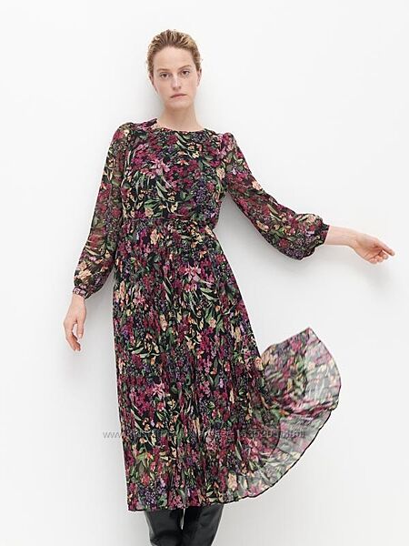 Вечернее плиссированное платье миди Reserved в цветочный принт.