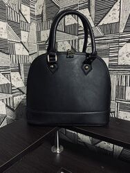 Элегантная чёрная дамская сумка Black O Bag.